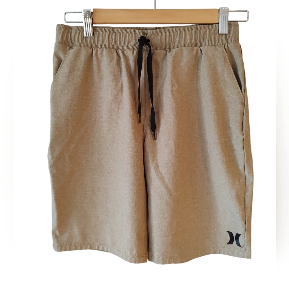 Hurley Tan and Black Shorts Size Large